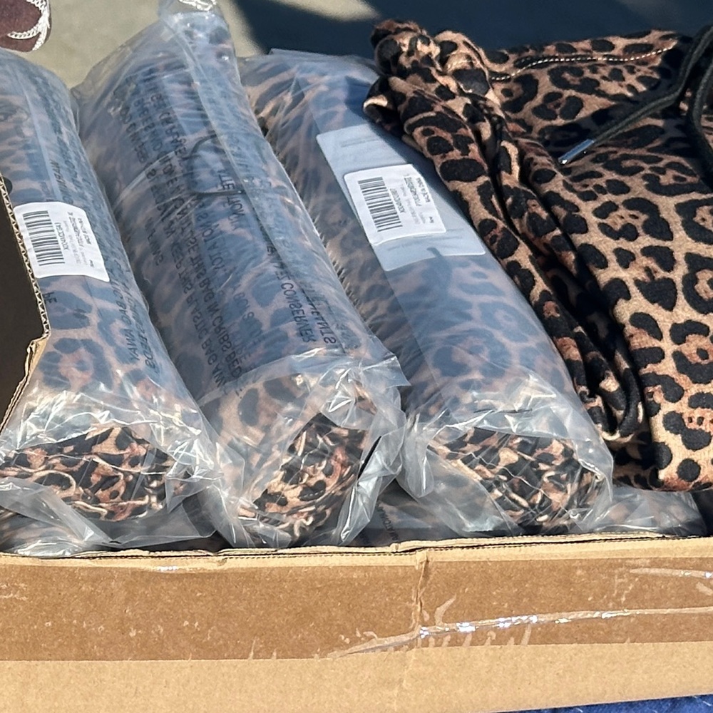 Leopard Print Lounge Pants NEW Large - Picture 3 of 7